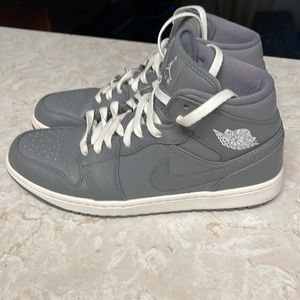 Jordan 1 Mid “Grey/White” size 10.5